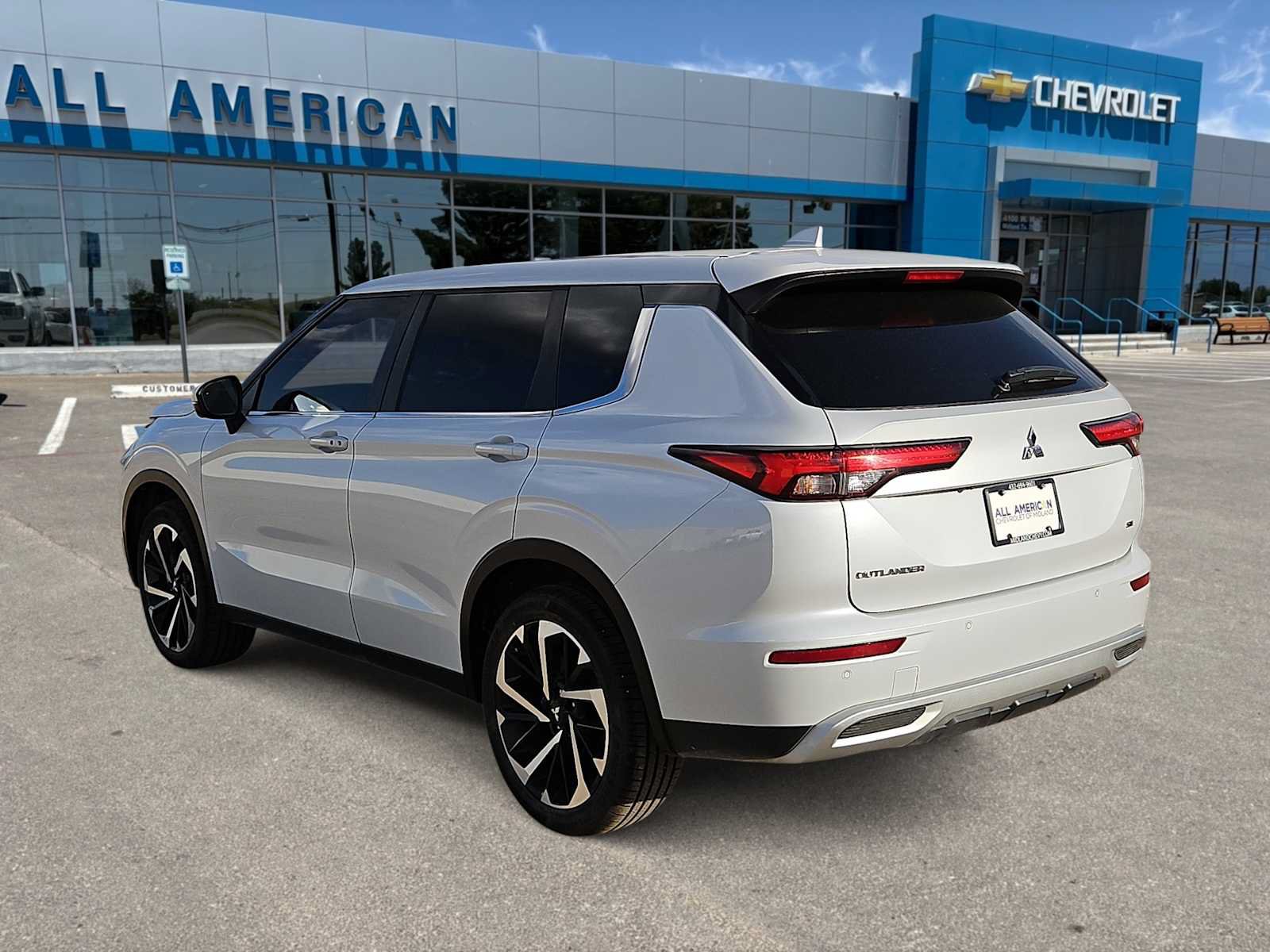 Used 2023 Mitsubishi Outlander SE FWD image 6