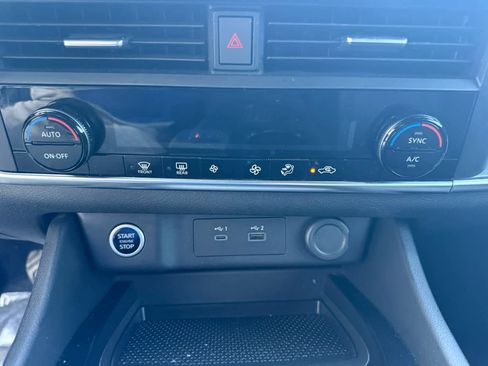 Used 2023 Nissan Rogue SV AWD/4WD image 14