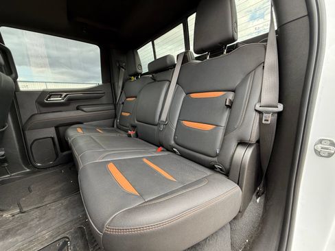 Used 2024 GMC Sierra 1500 AT4 w/ AT4 Preferred Package AWD/4WD image 12