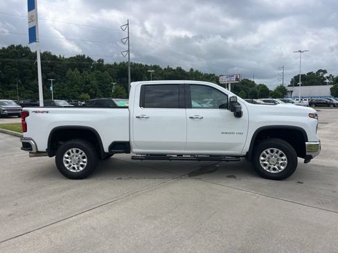 Used 2025 Chevrolet Silverado 2500 LTZ w/ LTZ Convenience Package AWD/4WD image 13