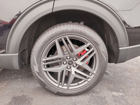 Used 2025 Ford Explorer ST-Line w/ Premium Package image 5