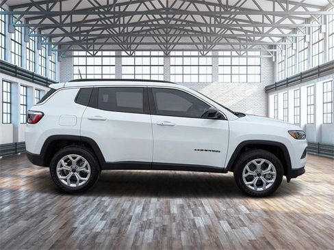 New 2026 Jeep Compass Latitude image 3