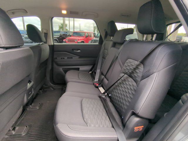 Used 2022 Nissan Pathfinder SV FWD image 16