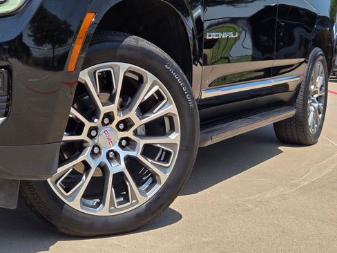 Used 2025 GMC Yukon Denali AWD/4WD image 8