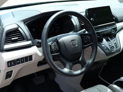 Used 2025 Honda Odyssey EX-L image 2