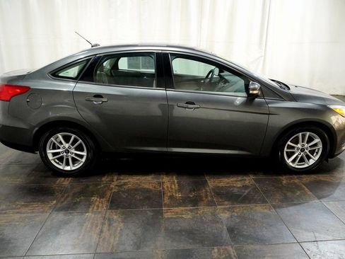 Used 2017 Ford Focus SE image 4