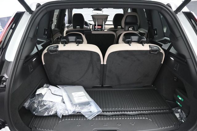 Used 2026 Volvo XC90 T8 Plus w/ Protection Package Premier AWD/4WD image 24