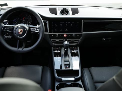 New 2026 Porsche Macan image 24