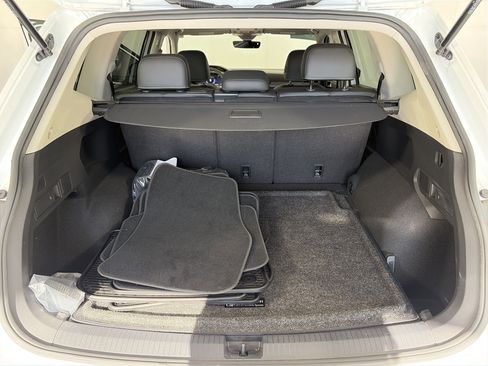 Used 2023 Volkswagen Tiguan SE w/ Panoramic Sunroof Package AWD/4WD image 13