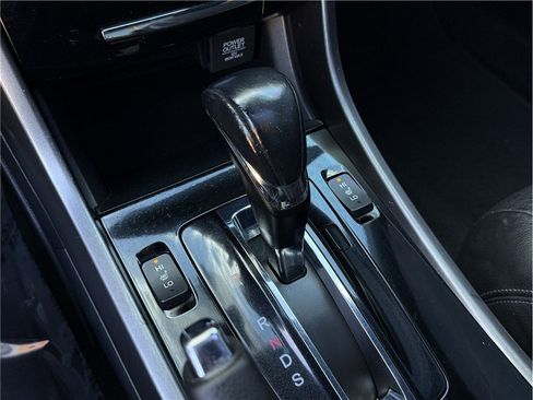 Used 2016 Honda Accord Touring image 19