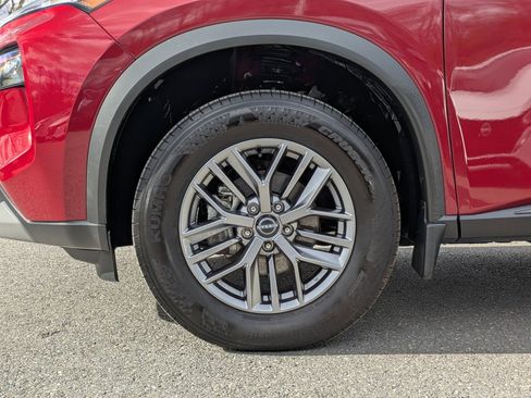 Used 2023 Nissan Rogue S image 8