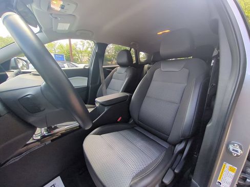 Used 2025 Chevrolet Trax LT w/ LT Convenience Package FWD image 24