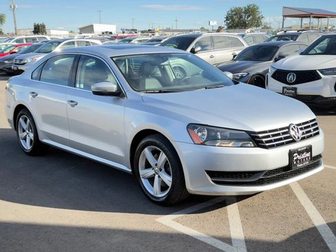 Used 2013 Volkswagen Passat TDI SE FWD image 4