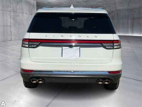 Used 2020 Lincoln Aviator Reserve w/ Equipment Group 201A image 6