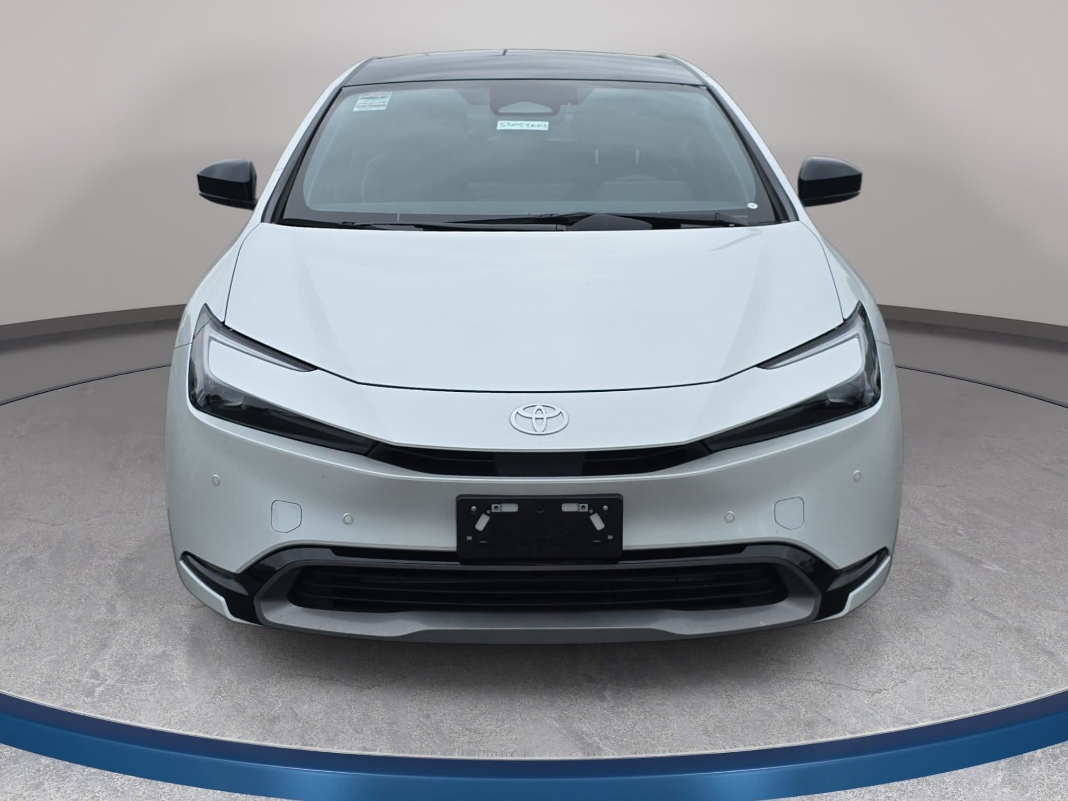 Used 2025 Toyota Prius XLE FWD image 2