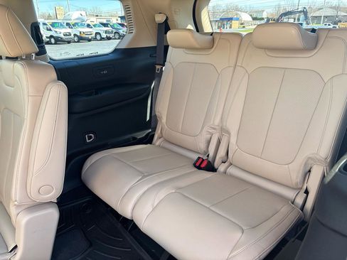 Used 2022 Jeep Grand Cherokee L Limited w/ Luxury Tech Group II image 11