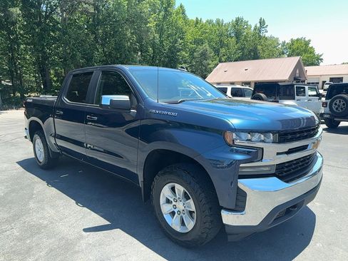 Used 2020 Chevrolet Silverado 1500 LT w/ Convenience Package image 3