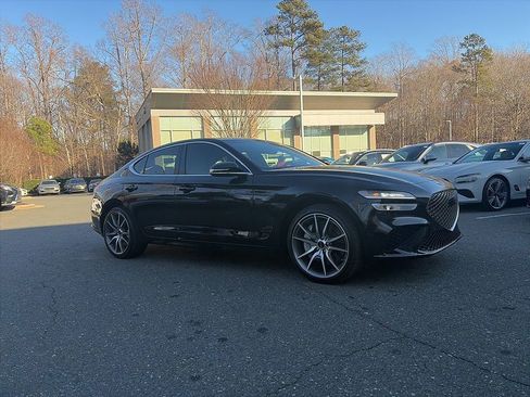 Used 2025 Genesis G70 2.5T image 3