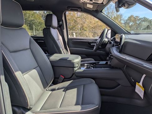 New 2026 Chevrolet Suburban Premier image 32