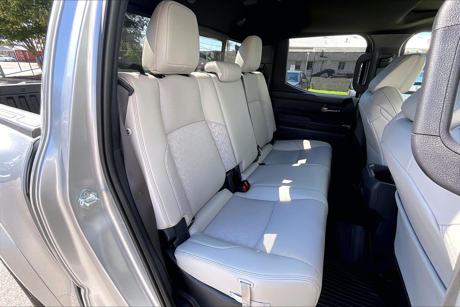 Used 2025 Toyota Tacoma Limited AWD/4WD image 32