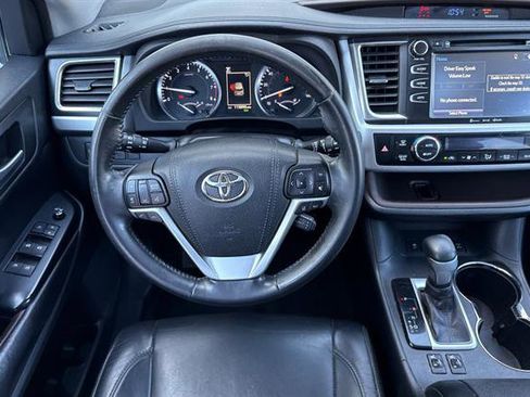Used 2017 Toyota Highlander XLE AWD/4WD image 15