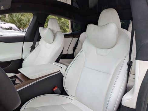 Used 2021 Tesla Model S Plaid image 15