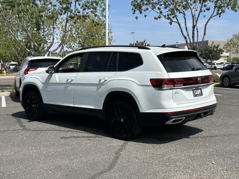 Used 2024 Volkswagen Atlas SE FWD image 3
