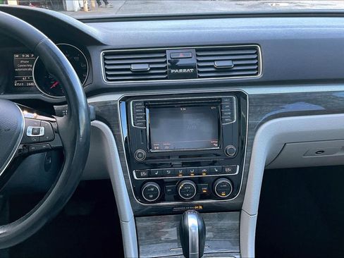 Used 2018 Volkswagen Passat 2.0T SE image 7