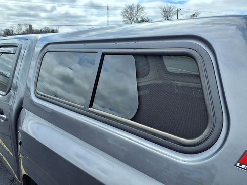 Used 2022 Nissan Frontier SV image 25