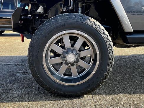 Used 2017 Jeep Wrangler Unlimited Sahara image 8