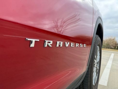 Certified 2025 Chevrolet Traverse LT image 12