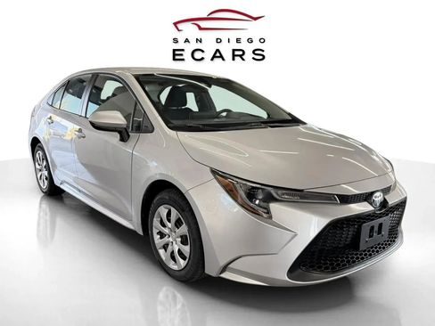 Used 2022 Toyota Corolla LE image 3