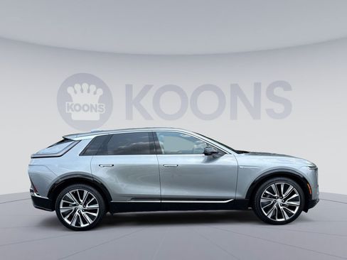 Used 2024 Cadillac Lyriq Luxury AWD/4WD image 8