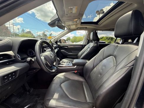 Used 2021 Toyota Highlander Limited AWD/4WD image 23