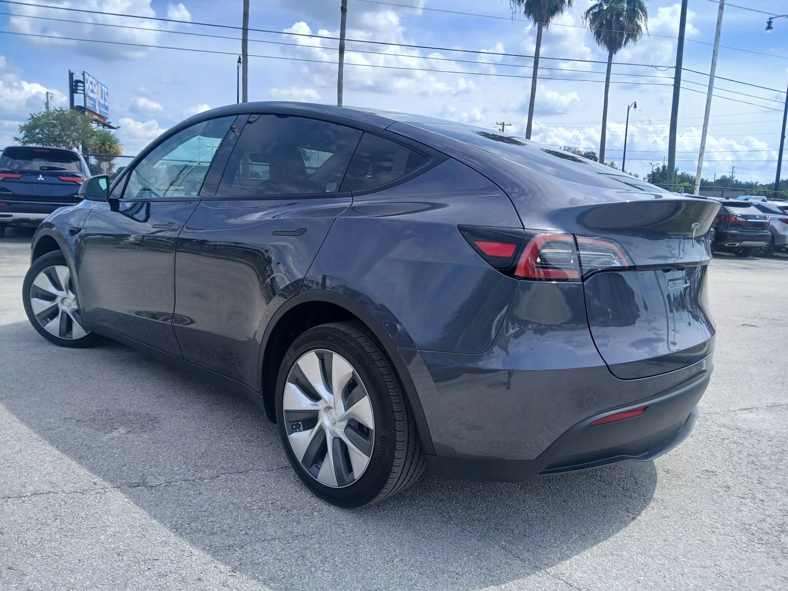 Used 2023 Tesla Model Y Long Range AWD/4WD image 4