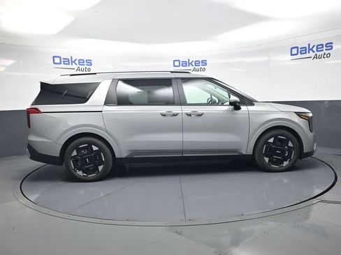 New 2026 Kia Carnival EX FWD image 9