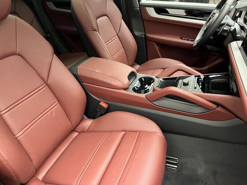New 2025 Porsche Cayenne S image 32