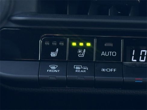 Used 2025 Toyota Crown Platinum image 18