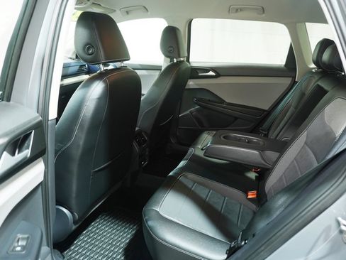 Used 2023 Volkswagen Taos SE FWD image 11