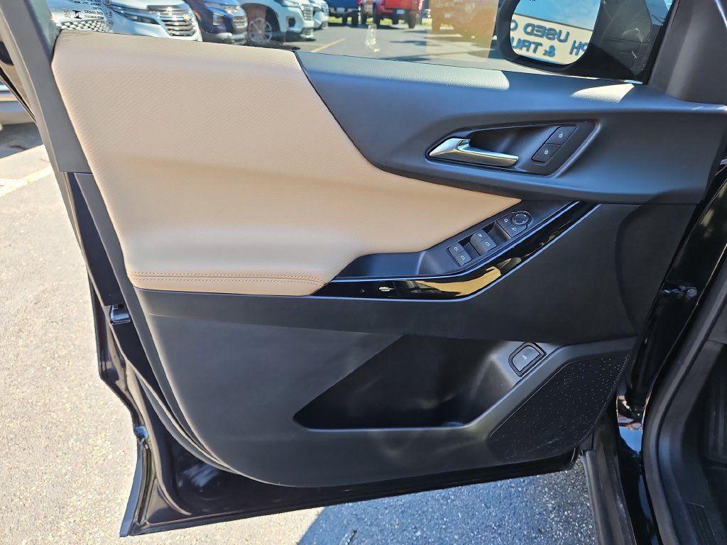 Used 2025 Chevrolet Equinox ACTIV FWD image 24