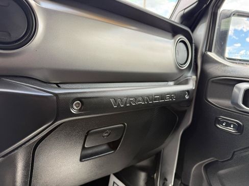 Used 2018 Jeep Wrangler Unlimited Sport S AWD/4WD image 19