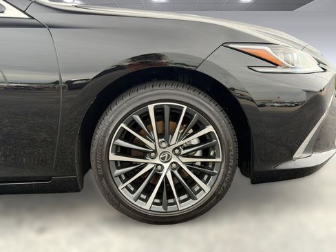Used 2024 Lexus ES 300h w/ Premium Package FWD image 11