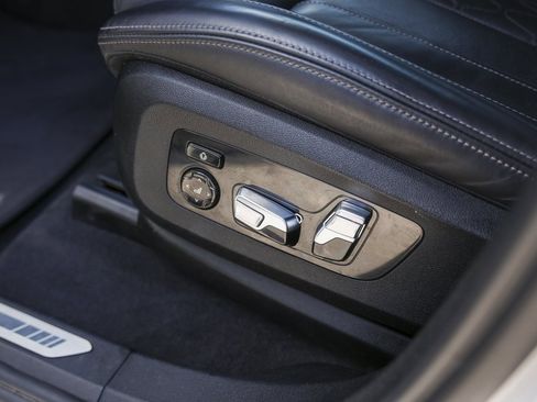 Used 2023 BMW X6 M50i w/ Executive Package image 8