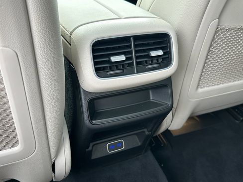 Used 2025 Mercedes-Benz GLE 450e 4MATIC image 26