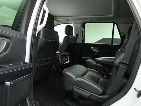 Certified 2025 Ford Expedition Platinum AWD/4WD image 17