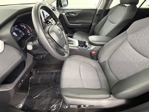 Used 2025 Toyota RAV4 XLE FWD image 20