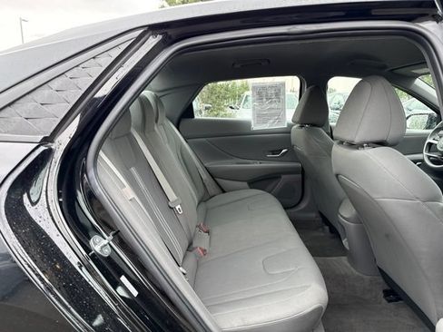 Used 2024 Hyundai Elantra SEL FWD image 10