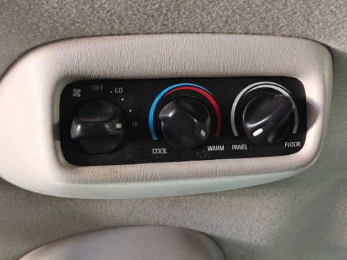 Used 2004 Ford Excursion XLT AWD/4WD image 25