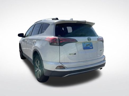 Used 2018 Toyota RAV4 XLE FWD image 5