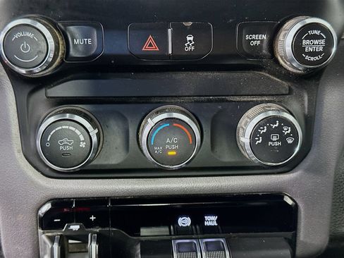 Used 2022 RAM 2500 Big Horn w/ Cold Weather Group AWD/4WD image 15